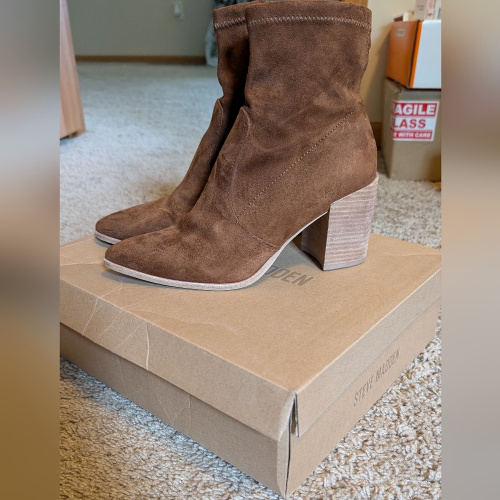 Steve Madden Viper Suede Brown Booty - Picture 2 of 5